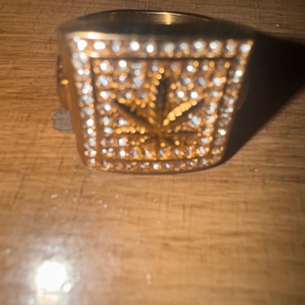 Gold ring - Picture 3 of 3